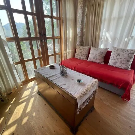 펜션 Stonehouse With Sea View And Garden In
