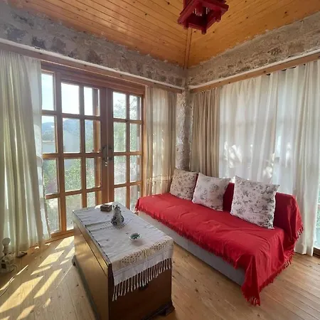 Сasa de vacaciones Stonehouse With Sea View And Garden In