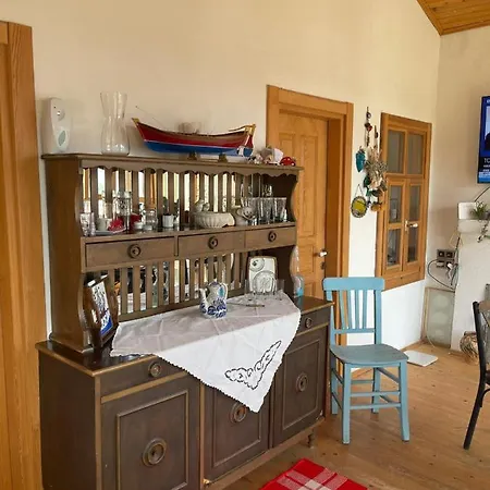 Сasa de vacaciones Stonehouse With Sea View And Garden In *